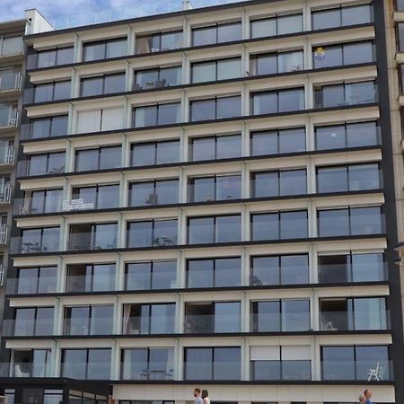 Studio 405 Op Zeedijk Met Frontaal Zeezicht 4De Verdiep Middelkerke Esterno foto