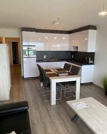 Studio 405 Op Zeedijk Met Frontaal Zeezicht 4De Verdiep Middelkerke Esterno foto