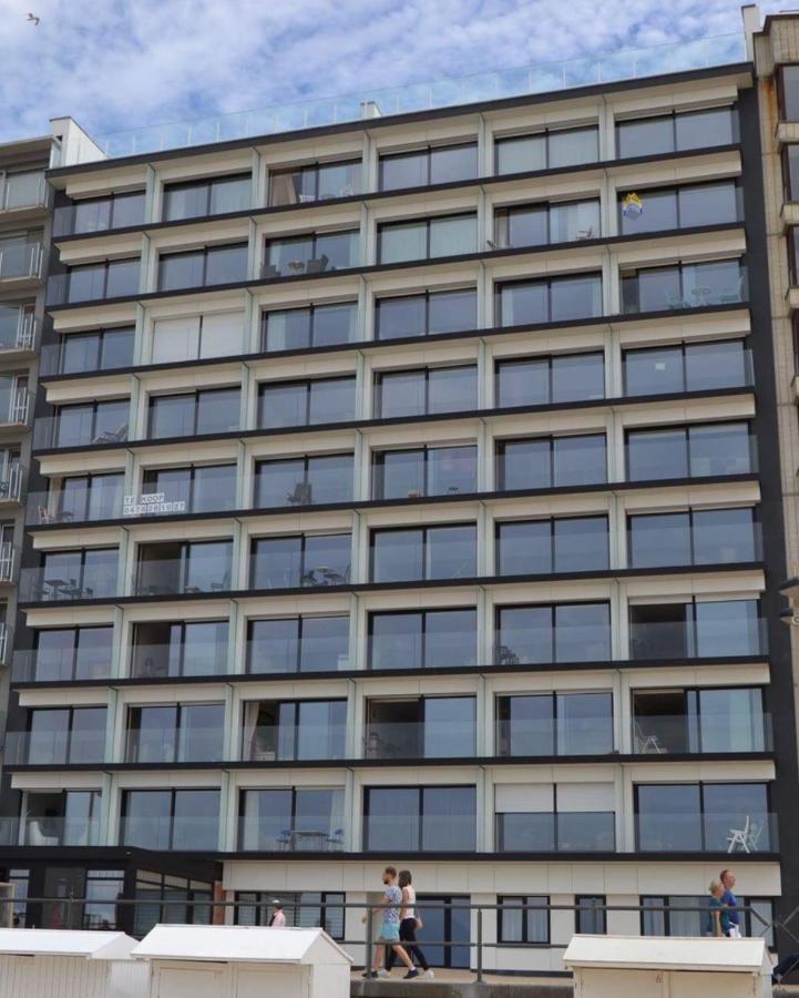 Studio 405 Op Zeedijk Met Frontaal Zeezicht 4De Verdiep Middelkerke Esterno foto